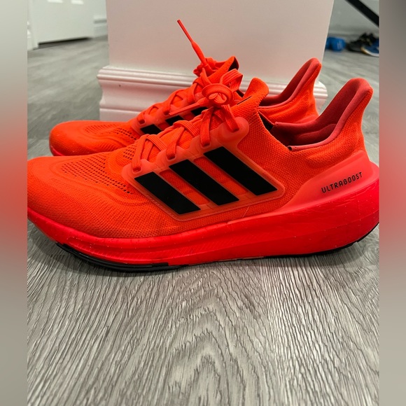 MENS ADIDAS ULTRABOOST LIGHT size 11.5 SOLAR RED - Picture 1 of 9